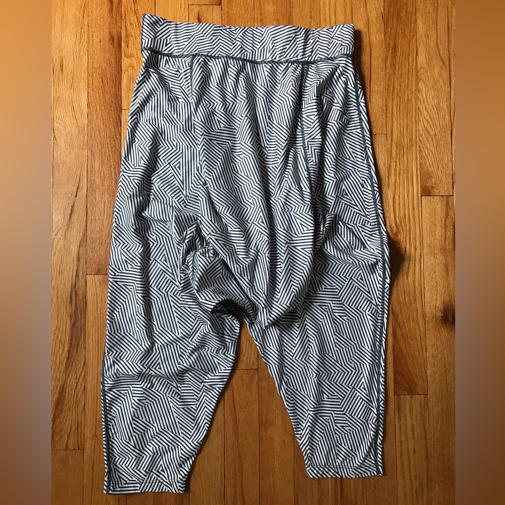 Sweaty Betty Black & White Geometric Harem Pants Medium